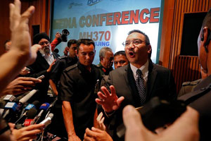 Malaysian PM prays for missing MH370