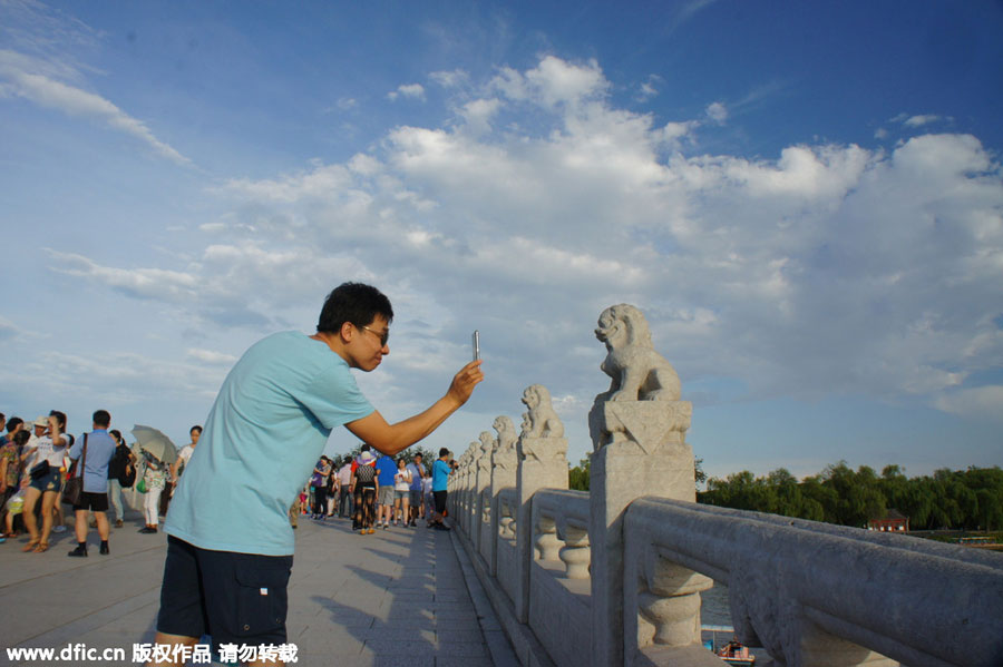 Blue sky beautifies Beijing ahead of V-Day Parade