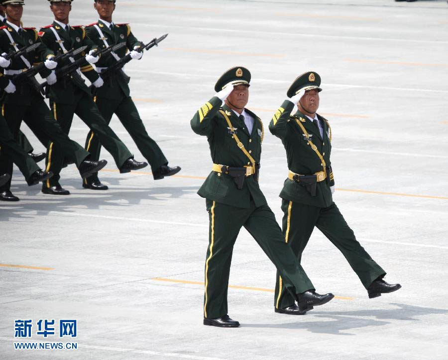 Leaders of marching units train ahead of V-Day parade