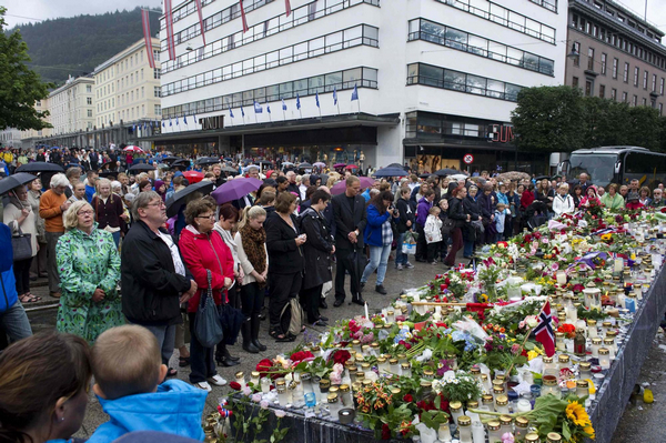 Norwegians mourn massacre victims in silence