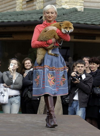 Porcupine, python strut catwalk for Russian zoo