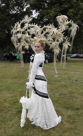 UK Royal Ascot: He on horse, she in hat