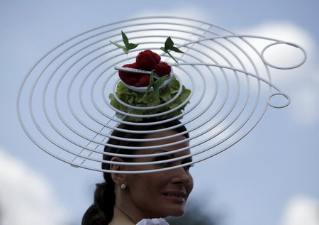 UK Royal Ascot: He on horse, she in hat