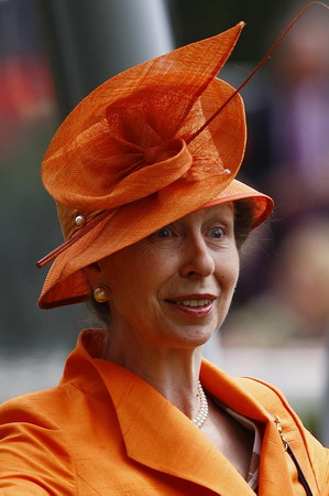 UK Royal Ascot: He on horse, she in hat