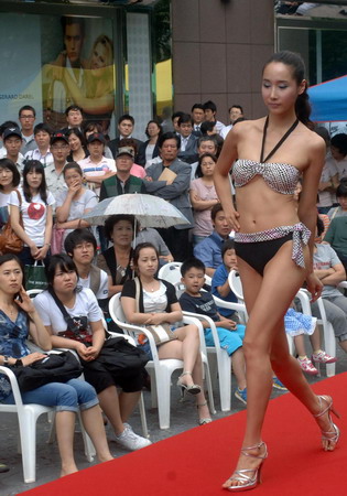 Outdoor swimsuit show in Seoul