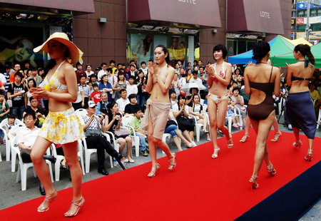 Outdoor swimsuit show in Seoul