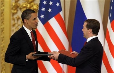 Obama, Medvedev agree to pursue nuclear reduction