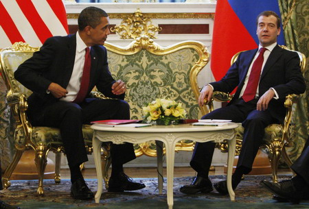 Obama, Medvedev sign pact to reduce nuclear stockpiles