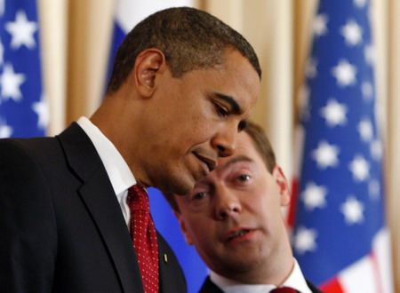 Obama, Medvedev sign pact to reduce nuclear stockpiles