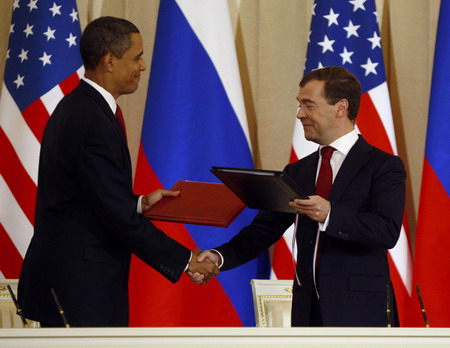 Obama, Medvedev sign pact to reduce nuclear stockpiles