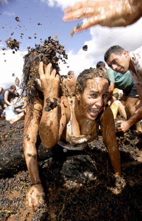 Crazy grape battle in Spain