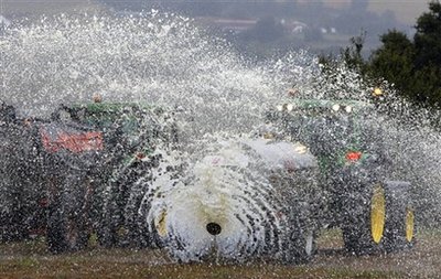 Euro farmers dump milk to protest price slump