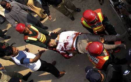 Gunmen, bombs hit 5 sites in Pakistan, 39 die