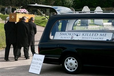 'Smoking killed me' sign placed on hearse, grave