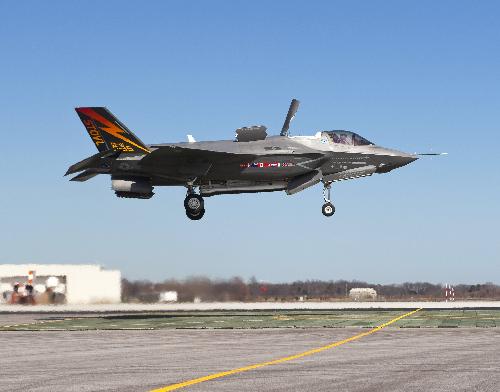 F-35 fighter succeeds in 1st vertical landing test