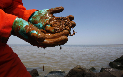 Experts debate diverting Mississippi to fight oil spill