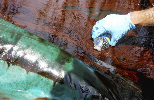 BP wrestles oil spill; Obama fends off critics