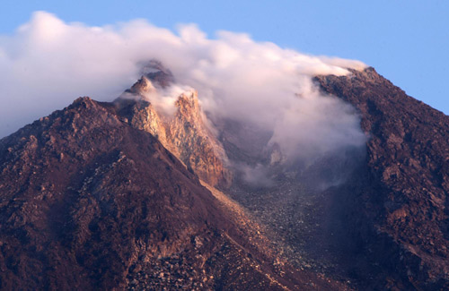 Indonesia warns volcano could erupt at any time