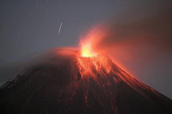 Tungurahua volcano erupts in Ecuador