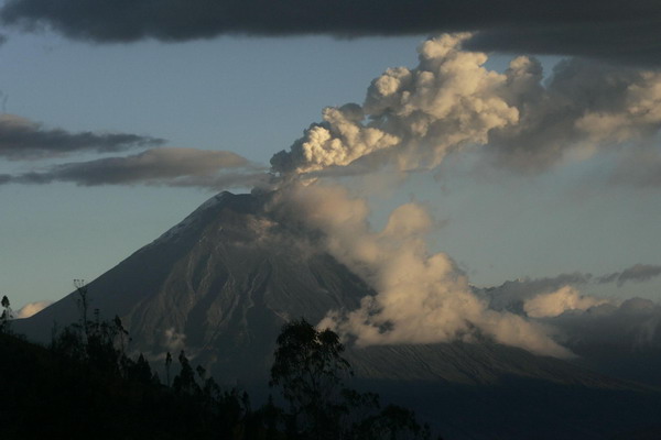 Tungurahua volcano erupts in Ecuador