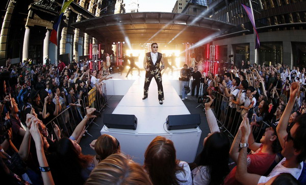 Psy brings 'Gangnam Style' to Sydney