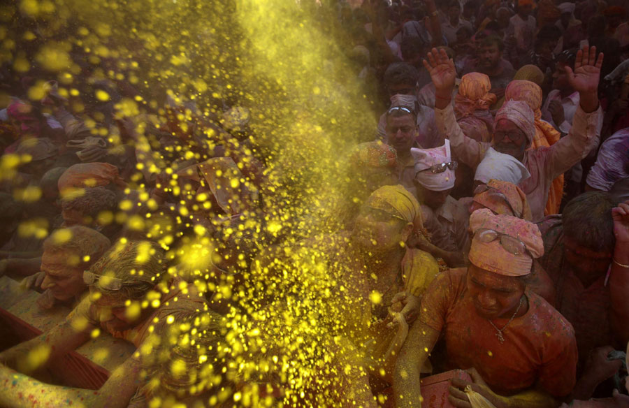Hindu devotees celebrate beginning of Spring