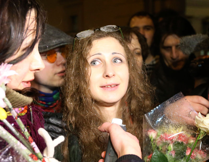 Members of Russian Pussy Riot freed in amnesty