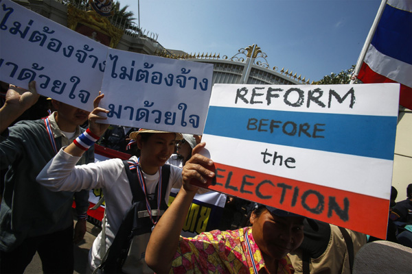 Thai PM unveils reform plan