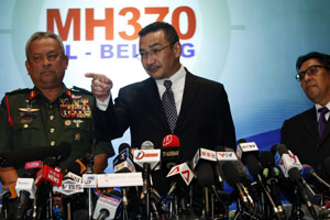 Chinese ships take MH370 search to Strait of Malacca