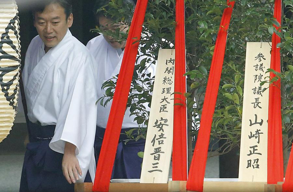 Yasukuni Shrine visits face strong criticism in Japan