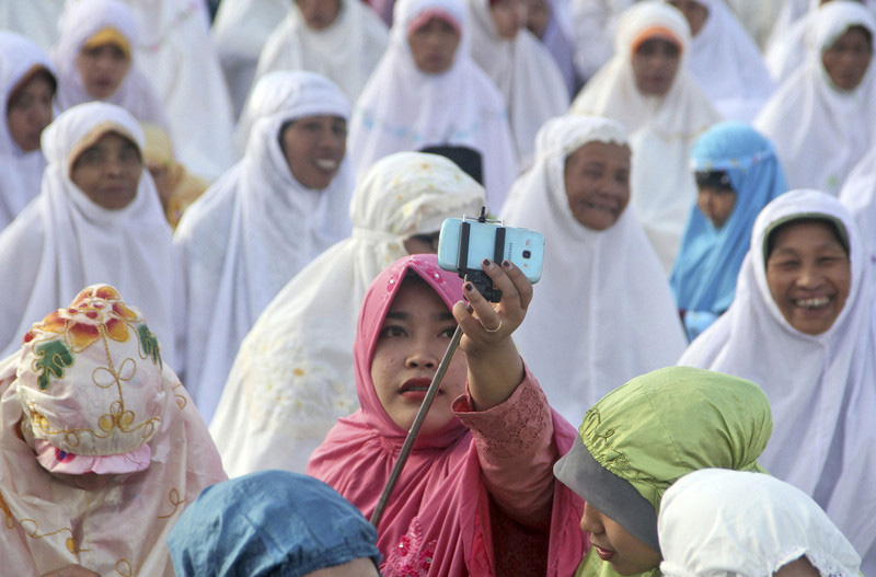 Muslims around the world celebrate Eid al-Fitr