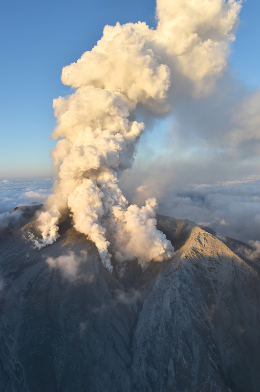 Mt. Ontake erupts, one killed