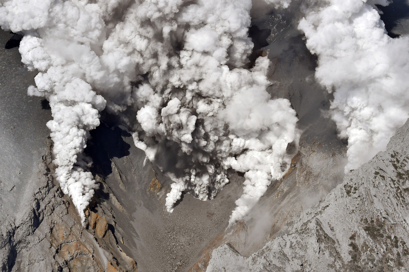 Mt. Ontake erupts, one killed