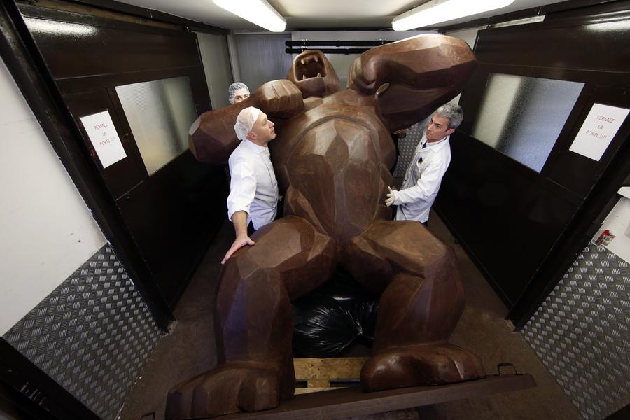 Giant chocolate King-Kong ready to storm the stage