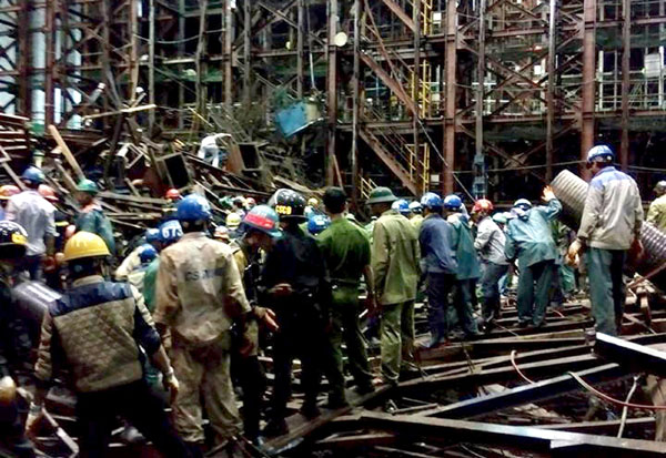 Dozens killed in scaffolding collapse in central Vietnam