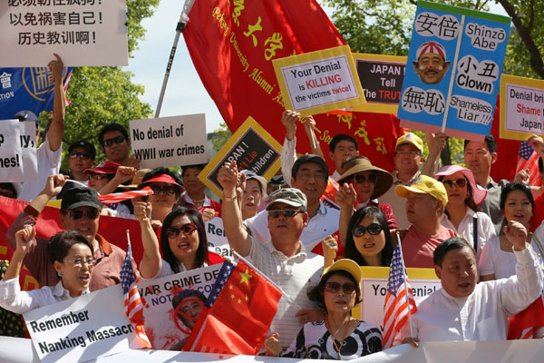 LA protesters confront Abe face to face