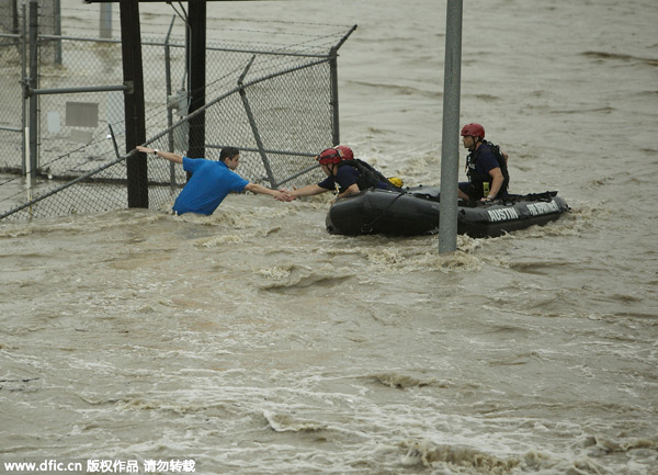 Storms kill 16 in Texas, Oklahoma; Houston flooded