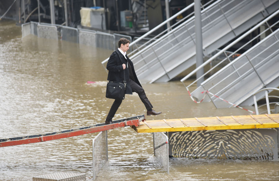 Floods devastate French cities, prompt state of emergency