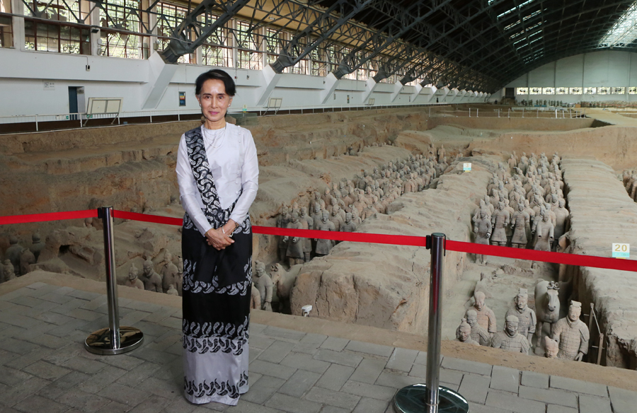 Aung San Suu Kyi arrives at Xi'an