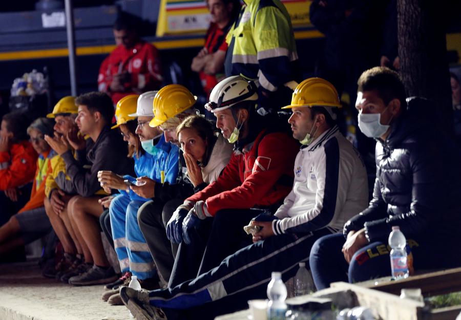 Italy quake toll rises to nearly 250 as rescuers race to find survivors