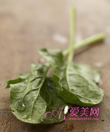 美味氧气减肥食谱：番茄菠菜披萨