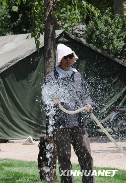 热浪席卷全国17省市 多地区高温超40℃(图)