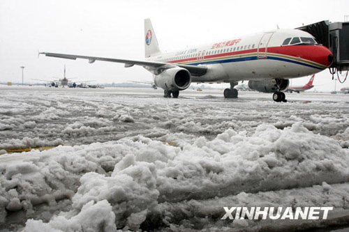 北方各地全力应对“百年一遇”暴雪灾害