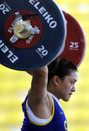 Cao Lei outshines Russians in Weightlifting Worlds