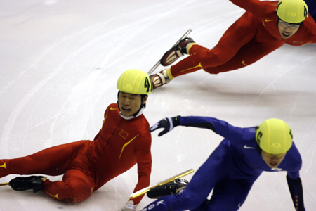Hu takes gold while Olympic champion Ahn fouls Li