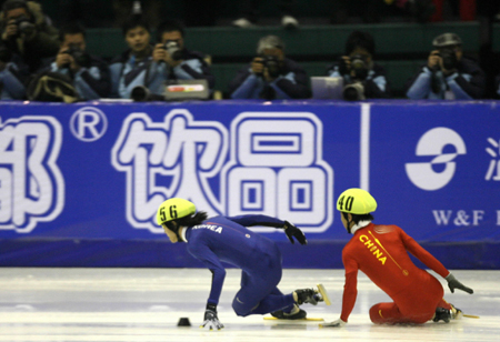 Hu takes gold while Olympic champion Ahn fouls Li