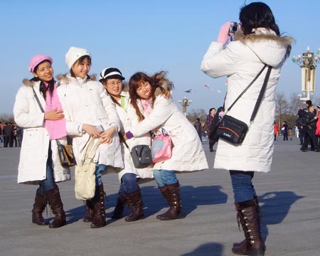 Mercury soars in balmy Beijing