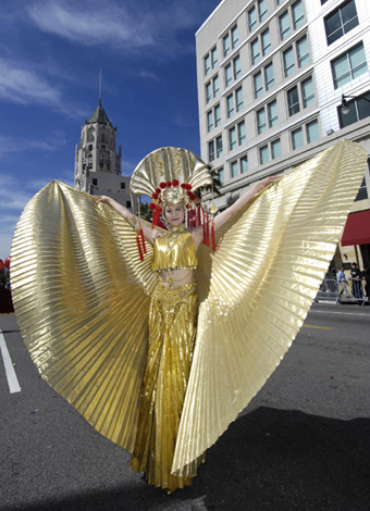 Beijing Olympic-themed gala stages in Hollywood