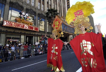 Beijing Olympic-themed gala stages in Hollywood