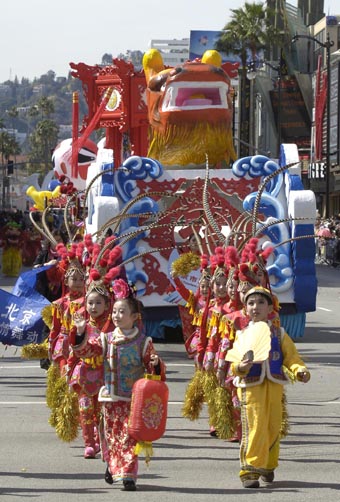 Beijing Olympic-themed gala stages in Hollywood